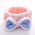 Korallenfleece Make-up Stirnband, rosa Band mit blau-weißer Schleife, weiches Spa Haarband. - Rosa