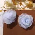 Flor de camelia de malla transparente hecha a mano, accesorio DIY para pinza, azul elegante. - Azul