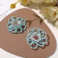 Accesorios DIY de flores huecas con cuentas esmeriladas estilo bosque para pendientes broches. - Azul