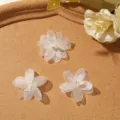 Accessori DIY per fiori a cinque petali in organza bianca, primo piano dettagliato. - Bianco