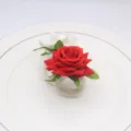 Élégante bague de serviette rose artificielle pour décoration de table de mariage et hôtel. - Rose rouge