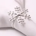 Anneau de serviette flocon de neige argente pour deco de table de Noel, en metal. - Argent