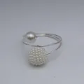 Anneau de serviette boule de bayberry à ressort métallisé avec perles pour décoration de table - Rond de Serviette Boule de Myrica / Argent