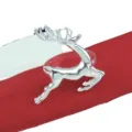 Gros plan détaillé d'un anneau de serviette renne en métal argenté pour table. - Argent