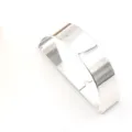 Rond de serviette en métal argenté, design D moderne pour table d'hôtel et cuisine maison. - Argent