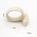 Détail de rond de serviette en corde de chanvre et coquillage naturel avec dimensions. - Conque