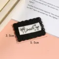 Nahaufnahme von schwarzem Spitzen Stickerei Kleidungsflicken mit Buchstaben, modisches Zubehör. - Stil 5