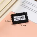 Schwarzer Spitzenbestickungs-Kleidungsaufnäher mit süßem Schleifen- und Buchstaben-Design. - Stil 8
