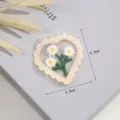 Hart madeliefje geborduurde patch kleding accessoire DIY reparatie badge applicatie 4.3cm - Gele Hart Bloem / 4.3x4.3cm