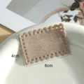 Rechthoekige jute stoffen sticker met geschulpte randen en gaatjes voor doe-het-zelf handwerk. - Stijl 1 / 4x6cm