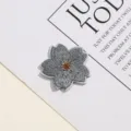 Grijs kersenbloesem geborduurde patch DIY decoratieve opstrijkbare kledingapplicatie - Grijze Bloem