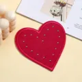 Toppa in tessuto a cuore rosso con borchie metalliche accessori per abbigliamento ricamati fai da te - Stile Rivetti Rossi 5