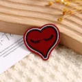 Écusson brodé en forme de cœur rouge avec cils mignons, accessoire de vêtement DIY. - Style 9