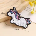 Detailopname van de eenhoorn geborduurde patch, kleurrijke manen, ideaal voor DIY kleding en tassen deco. - Stijl 2
