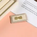 Prachtige rechthoekige geborduurde stoffen patch met gouden metalen hardware voor DIY mode. - Stijl 2