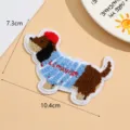 Gros plan détaillé de l'écusson brodé éponge de teckel mignon avec texture pour vêtements DIY. - Style 1