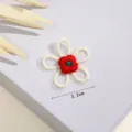 Geborgen bloem patch DIY kleding accessoire witte bloemblaadjes rode centrum 3.2cm hoofdafbeelding - Vijfbladige Bloem / Diameter 3.2cm