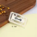 Vista detallada en primer plano de parche bordado de encaje blanco con texto Beauty, detalle. - Estilo Seis (5.1x3.1cm)