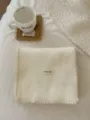 Bufanda de punto lisa y acogedora para mujer, gruesa y cálida para invierno elegante. - Blanco