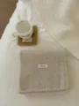 Bufanda de punto liso para mujer, accesorio de moda de invierno cálido y grueso con bordes muy limpios. - Beige