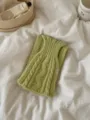 Vue détaillée d'une écharpe en tricot vert clair douillette, montrant texture douce et style rétro. - Vert Clair