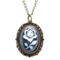 Vintage antieke brons roos kamee hanger ketting met filigraan montuur en bijpassende ketting. - P61-Wit Blauw Bloemen