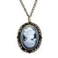 Vintage cameo hanger ketting met antieke bronzen filigrain montuur en klassiek gegraveerd profiel. - P62-Portret