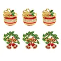 Dettaglio di portatovaglioli natalizi, con palline colorate e campanelle con strass brillanti. - Set per Confezioni Regalo di Natale