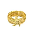 Dettaglio fermatenda stella marina in metallo dorato, accessorio fibbia a molla per casa. - Oro