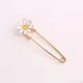 Daisy flower brooch pin metal safety pin clothes waist tightening decorative accessory - Little Daisy Flower Pin / 7.5cm