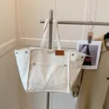 Sac cabas fourre-tout en toile pour femme, grand sac a epaule decontracte, style retro. - Blanc