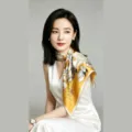 100% mulberry silk 53cm small square scarf, elegant floral print neckerchief for women. - Elegant Magnolia