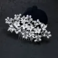 Peigne à cheveux de mariée avec fleurs en émail blanc, perles et strass pour un style de mariage élégant. - Peigne Floral Peint (FS20986) / Blanc(FS20986)