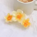 Grande pince a cheveux fleur de frangipanier jaune, accessoire elegant en acrylique femme. - Jaune 11cm