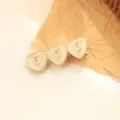 Barrette à cheveux émaillée en alliage triple cœur avec motif de fleur, accessoire chic. - Blanc