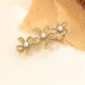 Jolie barrette à cheveux dorée en alliage avec trois fleurs émaillées et fausses perles. - Marron