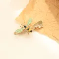 Pince a cheveux abeille emaillee en alliage dore ailes vertes rayures noires et jaunes - Vert
