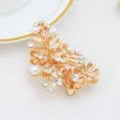 Golden floral hair clip with shining rhinestones and elegant pearls, duckbill style. - Gold & Coffee (H009464)