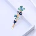 Élégante pince à cheveux florale en alliage avec des strass étincellants et émail. - Bleu