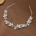 Mooie zilveren strass bloem bruid haarband accessoire voor dames en trouwfeest. - FG01311-S-330