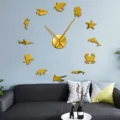 Moderne 3D Acryl Ozean Tier Wanduhr, goldene DIY Spiegel Wanduhr für das moderne Wohnzimmer. - Gold