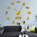 Grote 3D DIY acryl wandklok met Pomeranian hond silhouetten, moderne woonkamer decoratie. - Goud