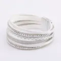 Bracciale avvolgente in pelle PU multistrato bianca con strass e chiusura magnetica. - Argento