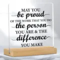 Plaque décorative carrée en acrylique avec socle en bois et citation inspirante - 138 / 10*10*0.3（单个亚克力片）
