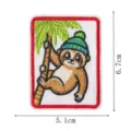 Lindo parche bordado de perezoso de dibujos animados con gorro, insignia de reparación. - Perezoso Trepando al Cocotero (HY9269-1)