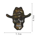 Vue détaillée du patch brodé tête de mort cowboy avec une texture claire et des dimensions. - Style 9 (Colle Thermocollante)