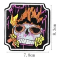Patch brodé crâne punk avec flammes et fleurs, vue détaillée pour vêtements et sacs. - Style DW9058-4