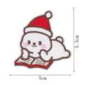 Primo piano dettagliato della toppa ricamata con coniglio di Natale, misura 5x5.3cm. - Animale che Legge di Natale (DW9298-9)