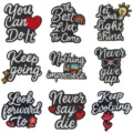 Bestickte Aufnäher Set, inspirierende englische Buchstaben Badges für Kleidung und DIY Dekoration. - Set mit 9 Stück