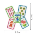 Nahaufnahme des bunten Mahjong- und Joker-Karten-Stickaufnähers im Detail, zum Aufbügeln. - DW9814-28